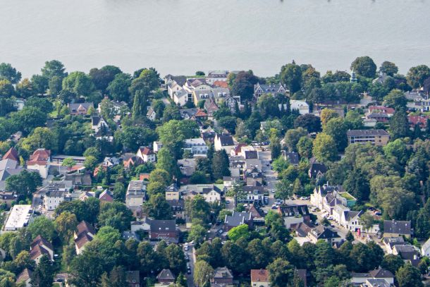 Einmalige Lage an der Elbe